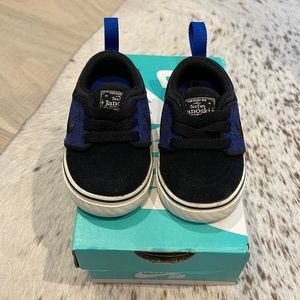 Baby casual sneakers, size 2C